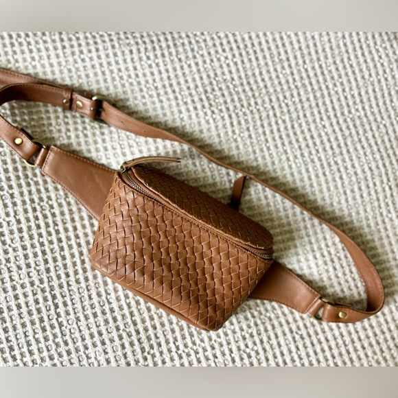 Mandrn Handbags - MANDRN the Remy woven crossbody fanny pack